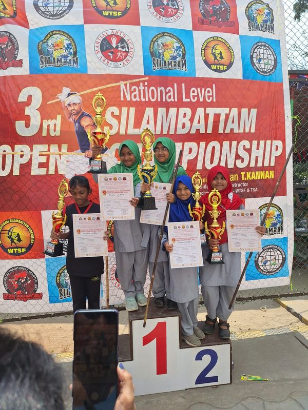 international-school-footbal-winner-3